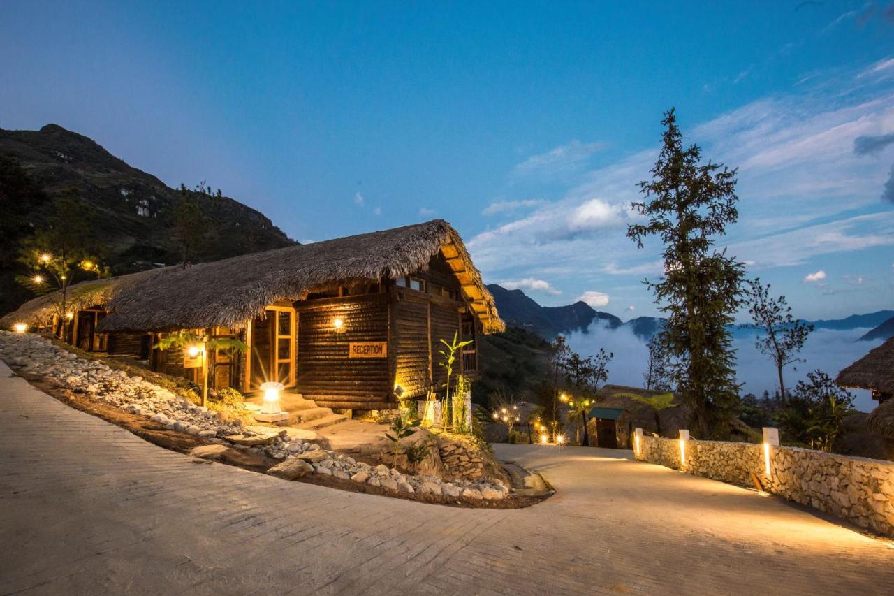 review Jade Hill Resort SaPa nhà lá